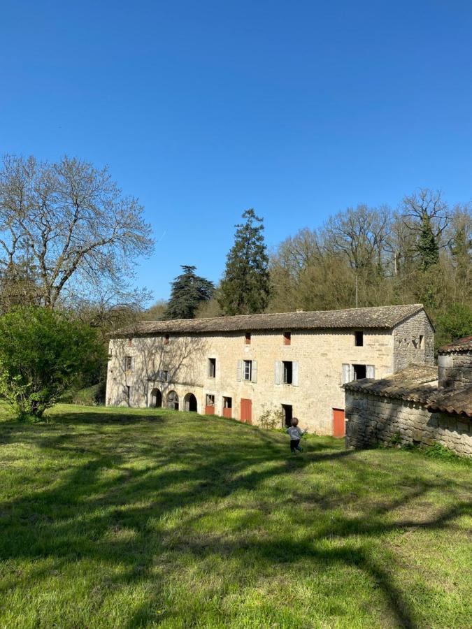 Chateau Des Loups - Les Pommiers Echire Exterior foto