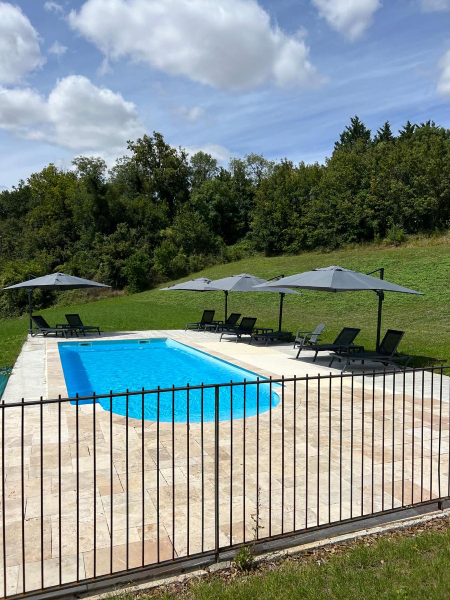 Chateau Des Loups - Les Pommiers Echire Exterior foto