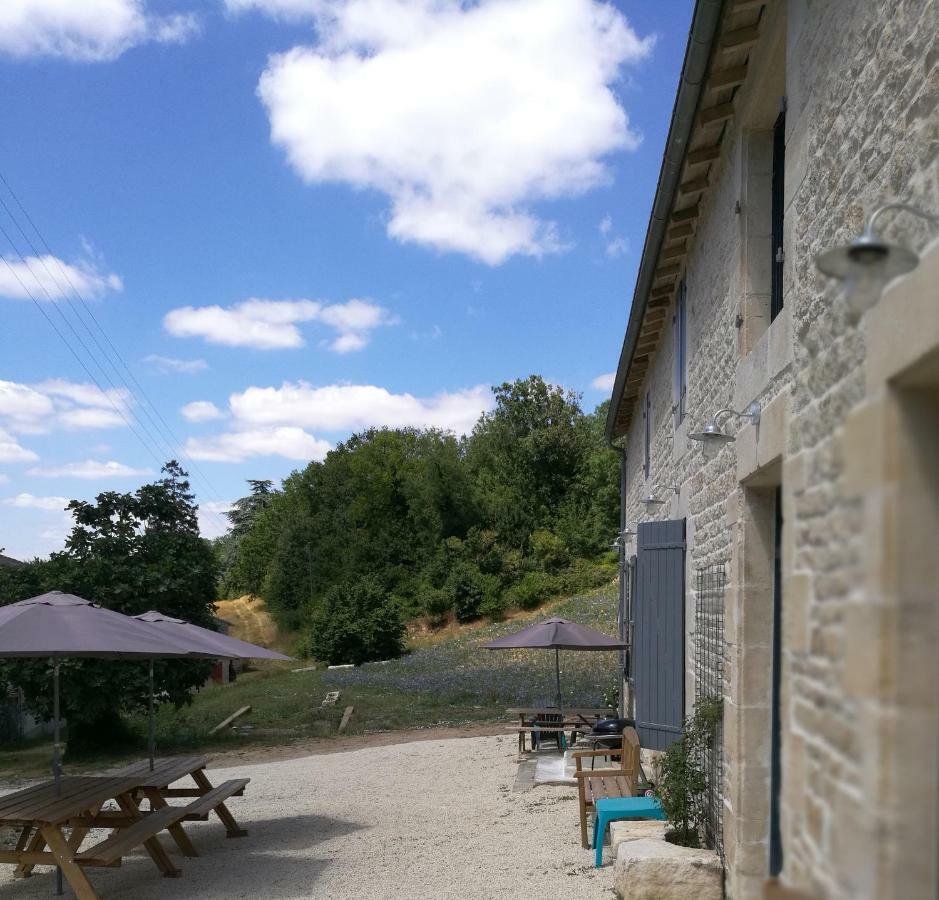 Chateau Des Loups - Les Pommiers Echire Exterior foto
