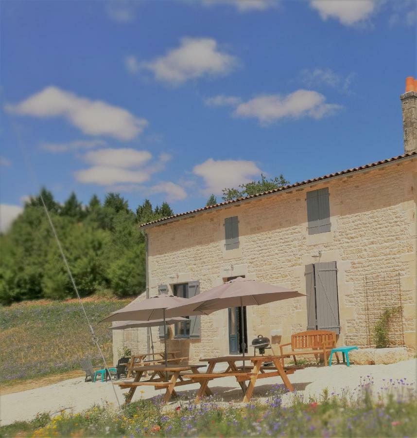 Chateau Des Loups - Les Pommiers Echire Exterior foto
