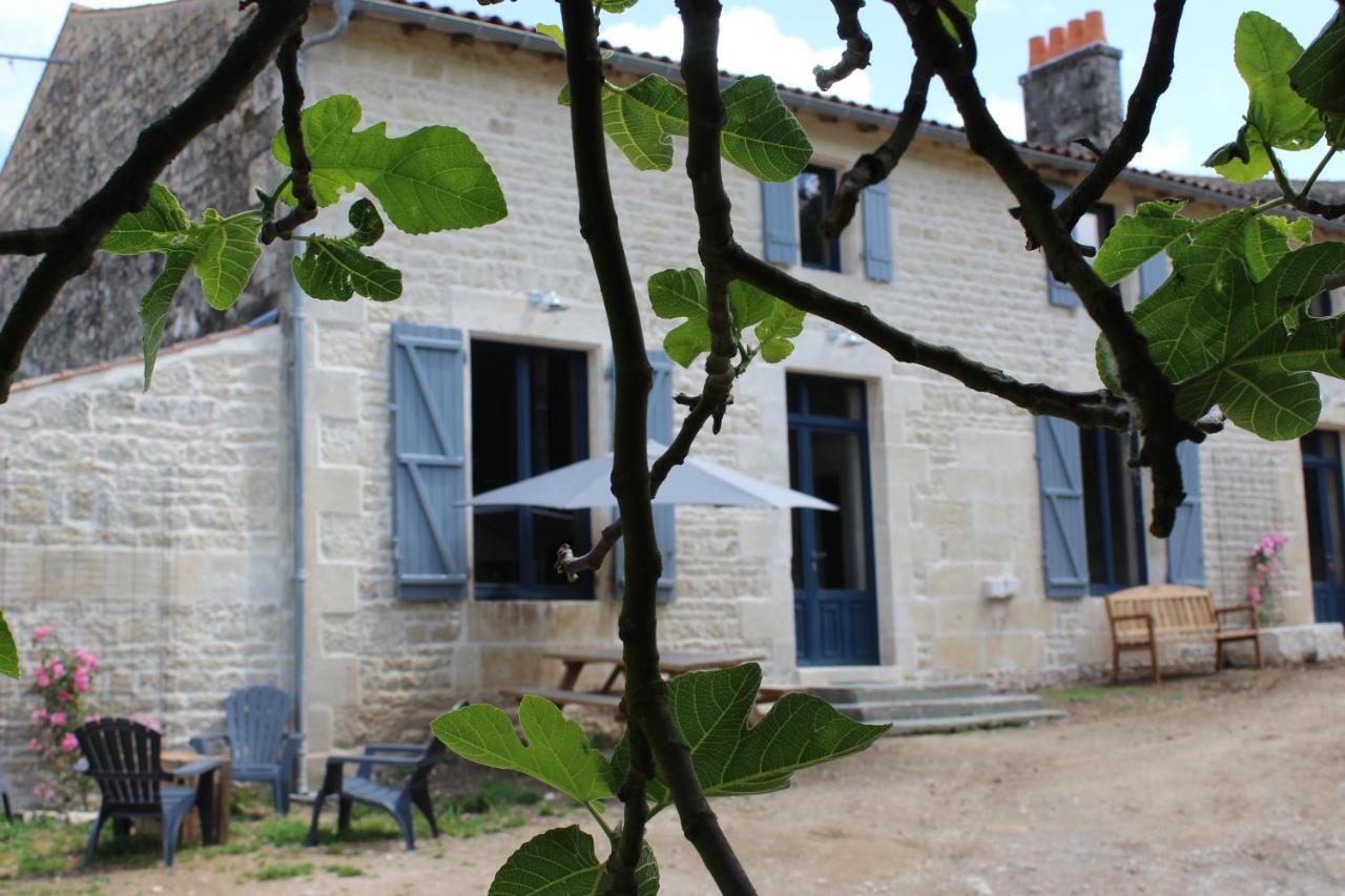 Chateau Des Loups - Les Pommiers Echire Exterior foto