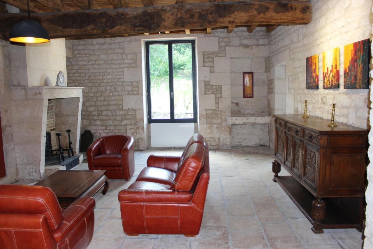 Chateau Des Loups - Les Pommiers Echire Exterior foto